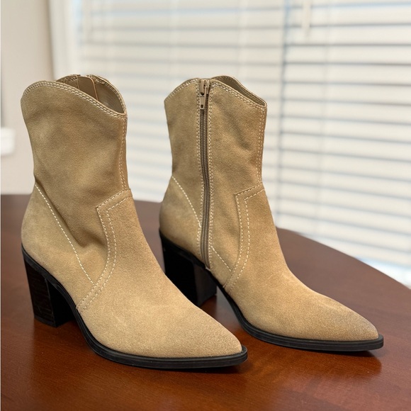 NWOT - BP Surina-Lea Suede Booties in Tan Smoke - Size 6 - Picture 3 of 7